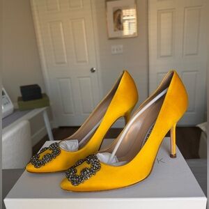 Manolo Blahnik Yellow Hangisi 105mm Size 8.5